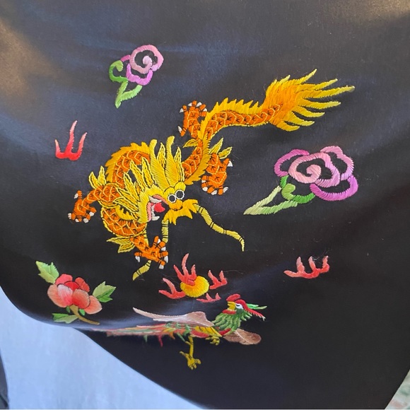 Vtg silk and silk lined hand embroidered  black Kimono. EUC Unisex - Picture 5 of 12